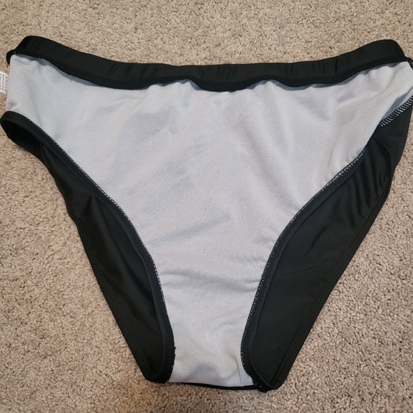 Green Palm print swimsuit - Picture 4 of 9